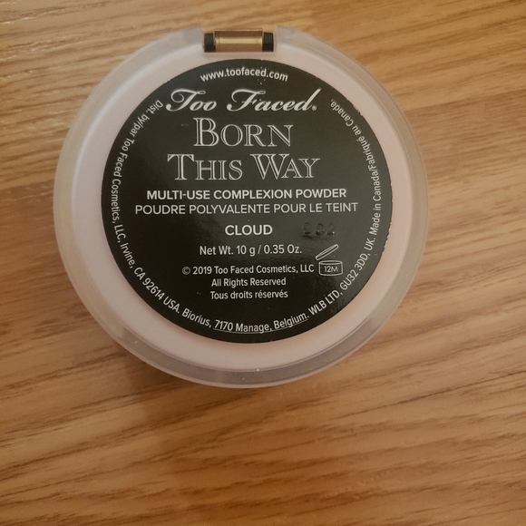 New Too Faced Born This Way Complexion Powder - Picture 2 of 3
